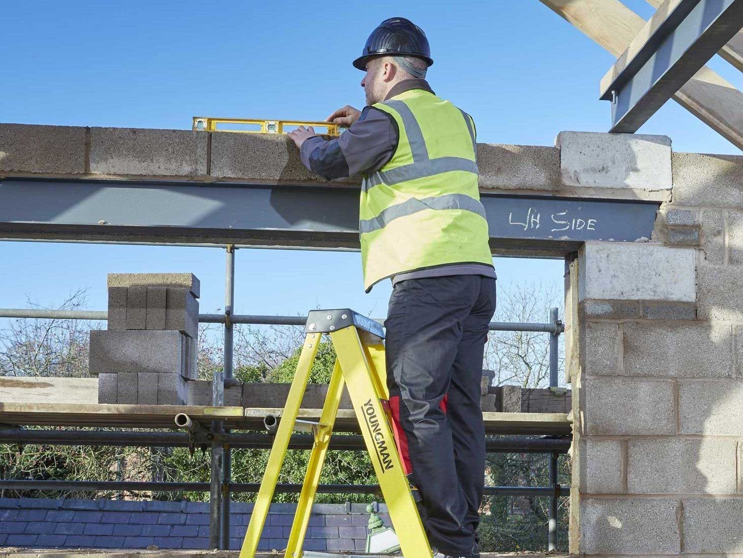 Youngman Extendable Folding Podium Ladder